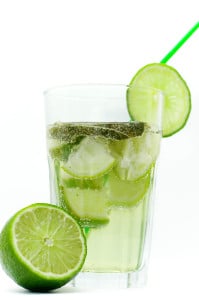 leto v plnem proudu s limetkovou limonadou