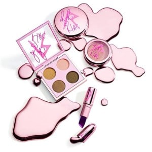 zpevacka rihanna vytvorila makeup kolekci ve spolupraci s mac